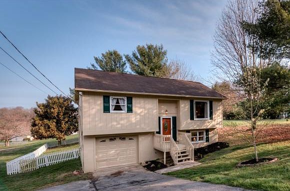 1st image of 1009 Surmont Ct
