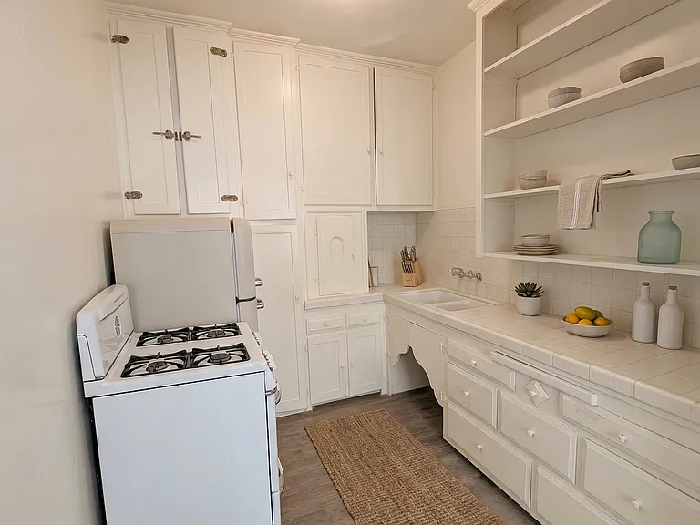 2075 E 3rd St #K — Photo 2
