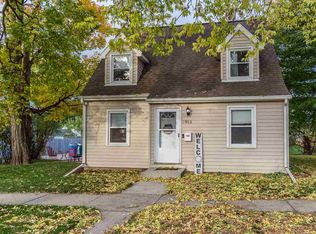 915 West St, Baraboo, WI 53913