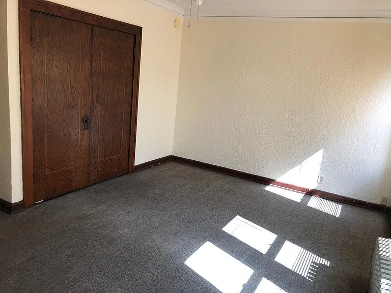 708 E Lyon St #13 — Photo 3