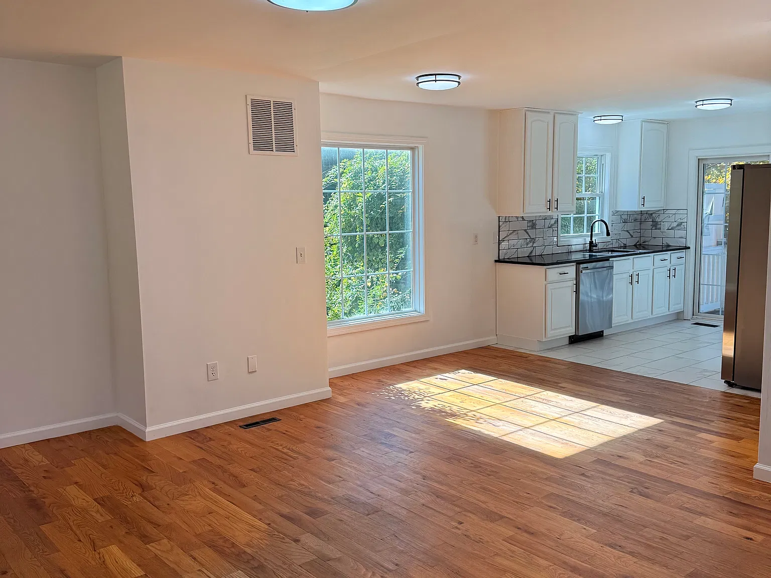 3 bed, 1666 sqft, $3,000 — Photo 4