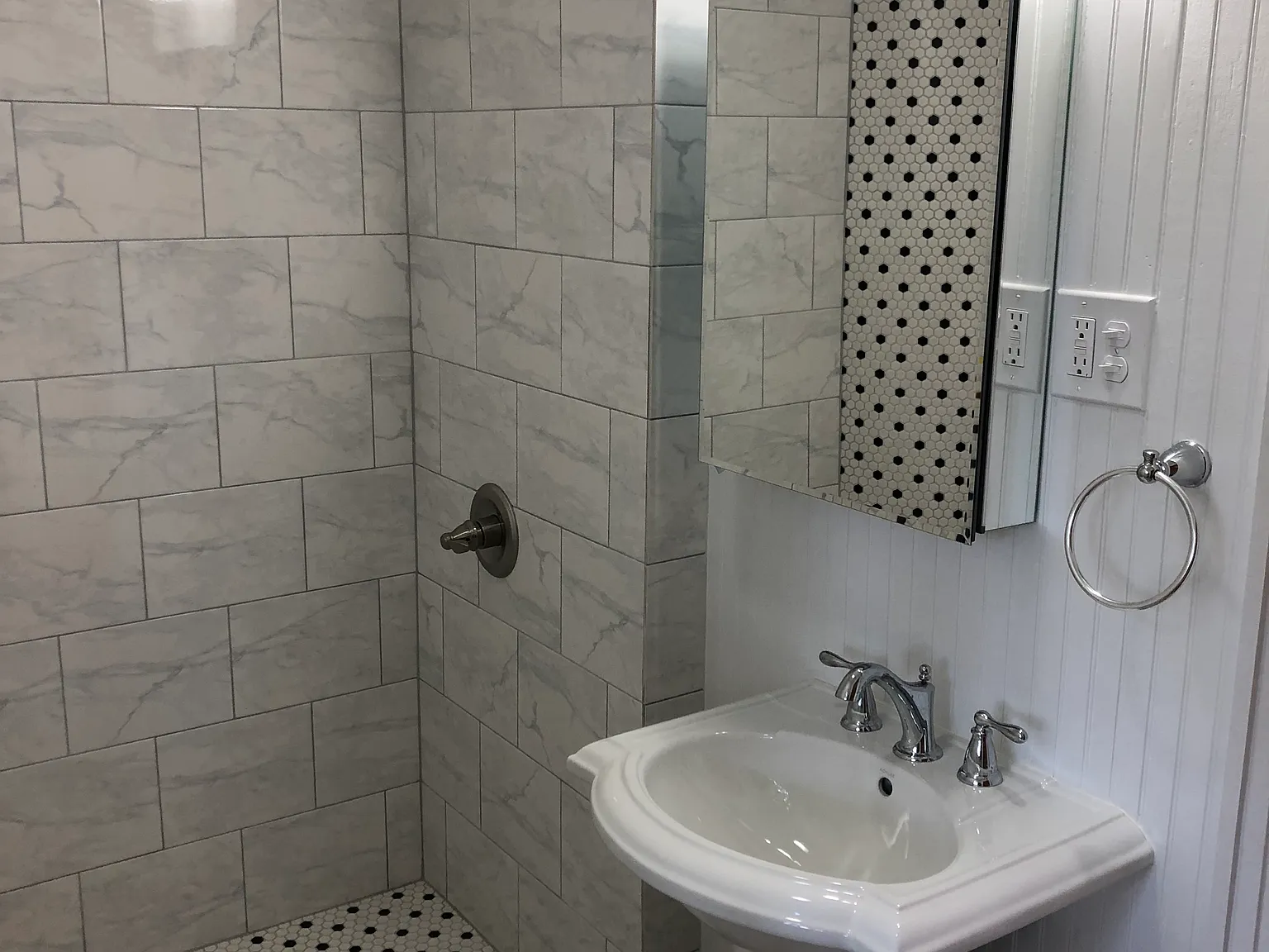 3 bed, 1370 sqft, $2,100 — Photo 2