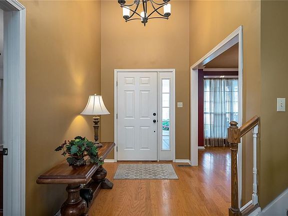 4th image of 1807 Bunker Hill Dr