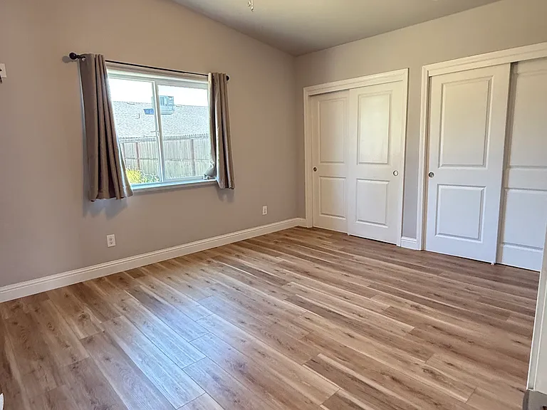 1084 Adell St — Photo 6