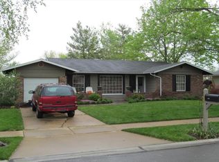 379 Sorrento Dr, Ballwin, MO 63021