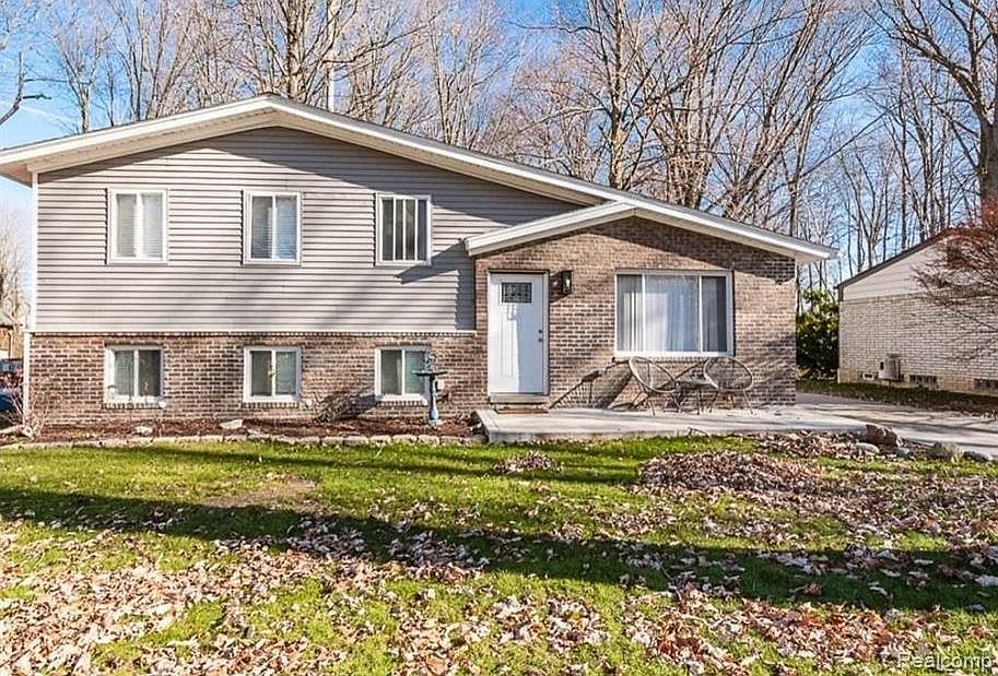 1st image of 50710 Peggy Ln