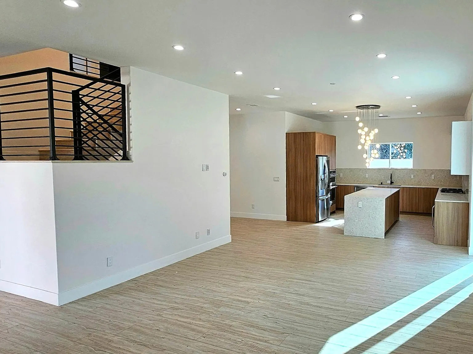 4 bed, 3.5 bath, 3150 sqft, $6,750 — Photo 3