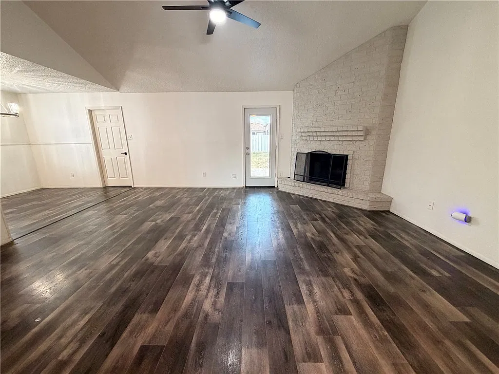 3 bed, 2.0 bath, 1240 sqft, $1,950 — Photo 4