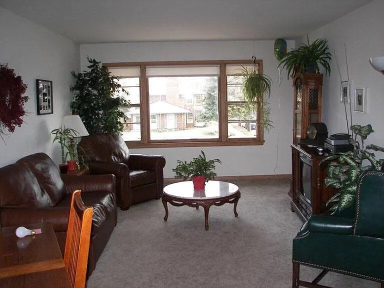 10232 W North Ave — Photo 3