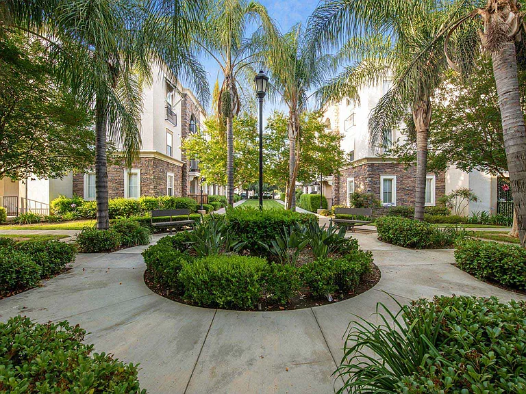 Verano at Rancho Cucamonga Town Square — Photo 40