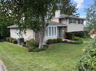 2355 Clarke Crest Dr, Dubuque, IA 52001