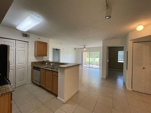 4th image of 221 SW Palm Dr APT 104