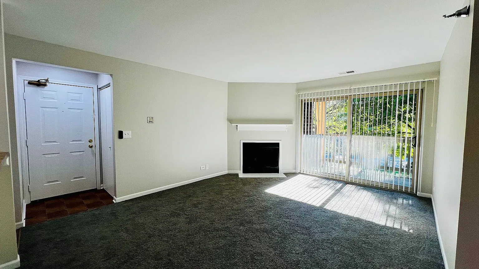 2 bed, 969 sqft, $1,995 — Photo 2