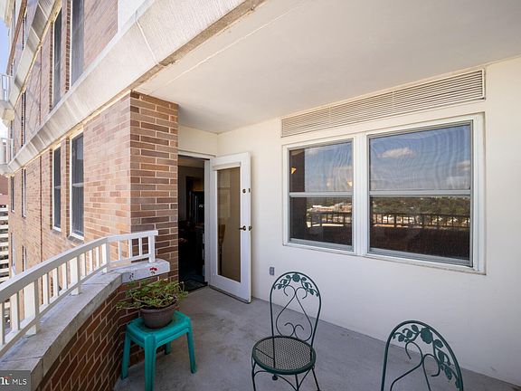 4th image of 900 N Taylor St APT 1812
