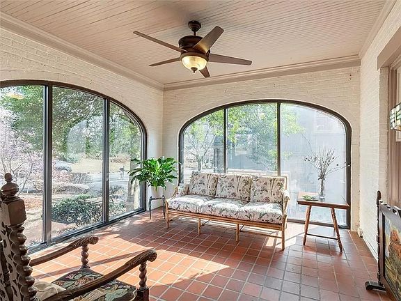 4th image of 577 Martina Dr NE