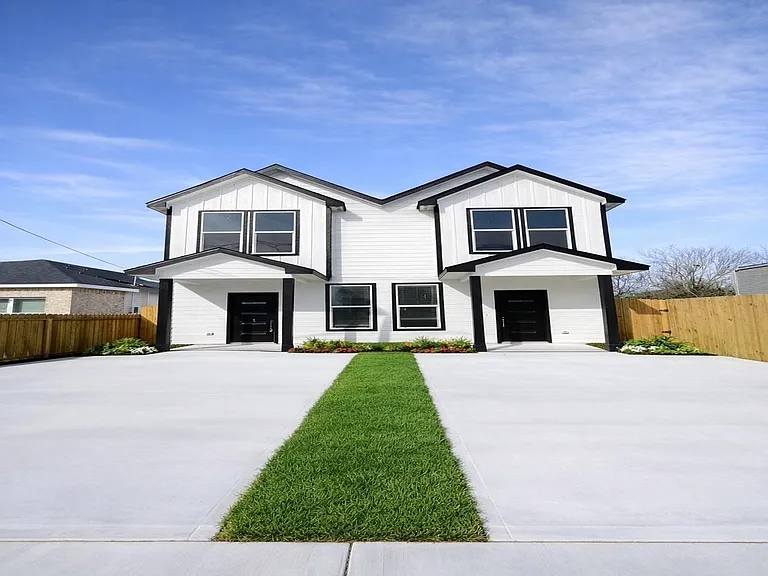 8105 Howton #A/B — Photo 6