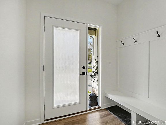 5th image of 1993 E Shorewoods Ln