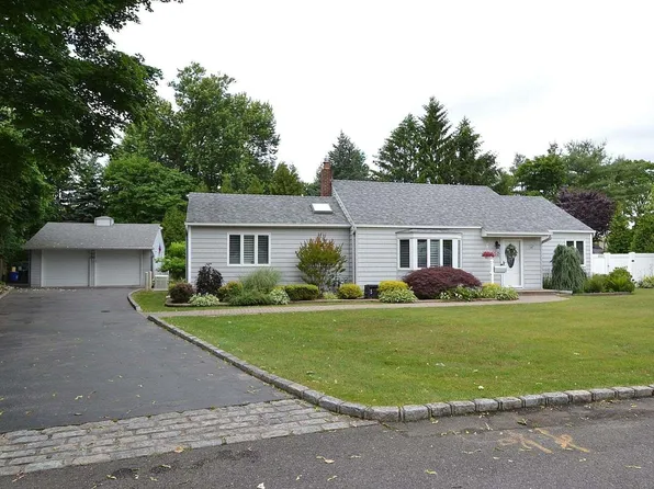 50 Maple Drive, Deer Park, NY 11729