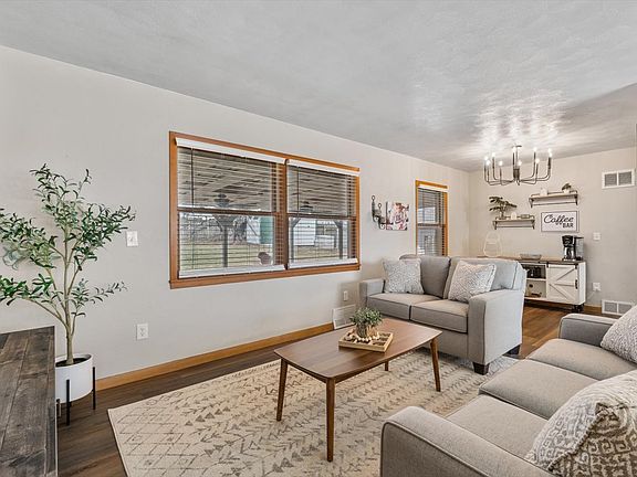 5th image of 709 W Main St