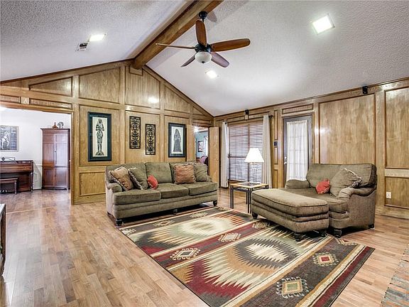 5th image of 411 N Balfour Dr