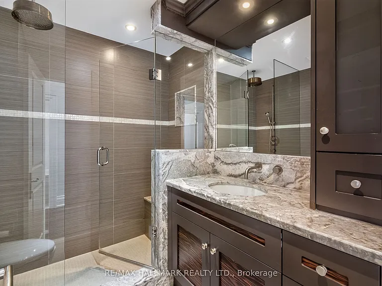 1166 Bay St #Penthouse 1 — Photo 37