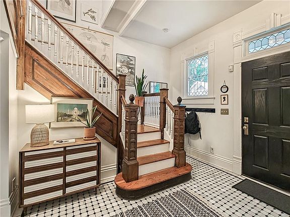 4th image of 2746 Holmes St