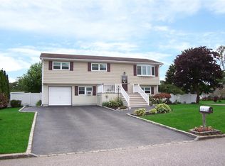 2 Derry St, East Patchogue, NY 11772