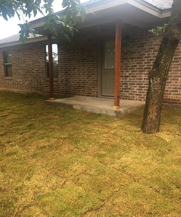 2nd image of 108 W Karnes Dr