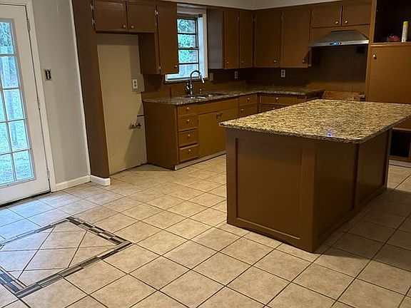 5th image of 2319 Houston St