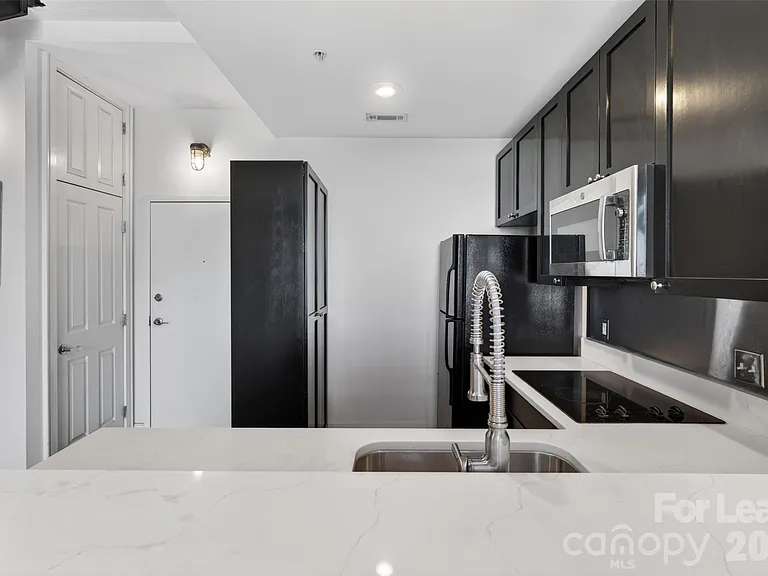 710 W Trade St #505 — Photo 7