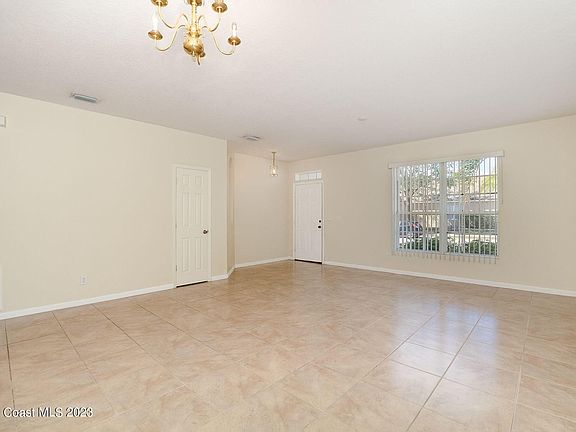 2nd image of 822 Cressa Cir