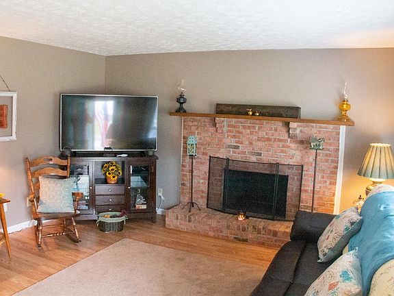 5th image of 3768 Dicksonia Dr