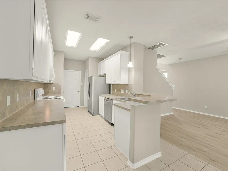 171 N Burberry Park Cir — Photo 7