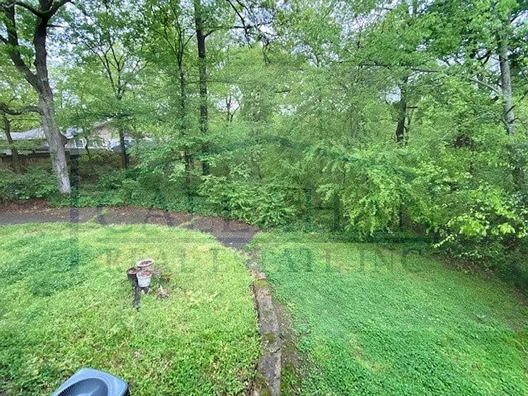 105 Delmar Ave — Photo 2