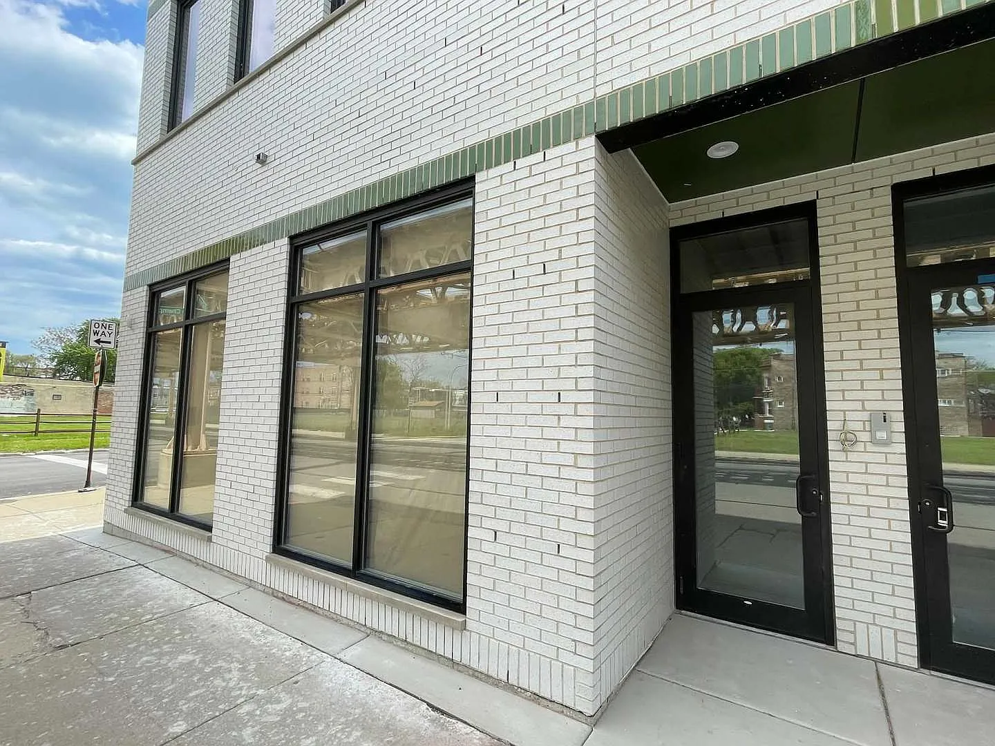 2 bed, 1068 sqft, $2,300 — Photo 3