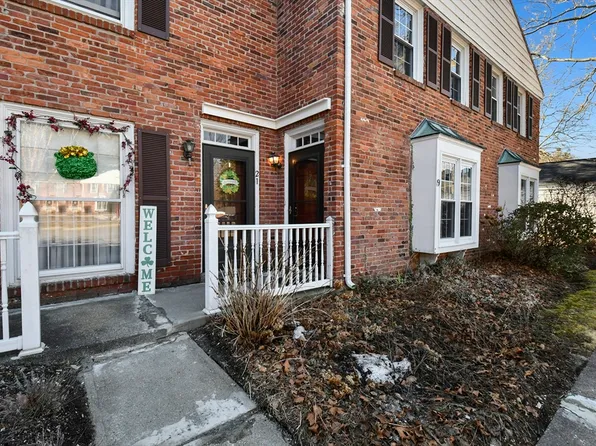 19 Smithfield Ct #19, Springfield, MA 01108