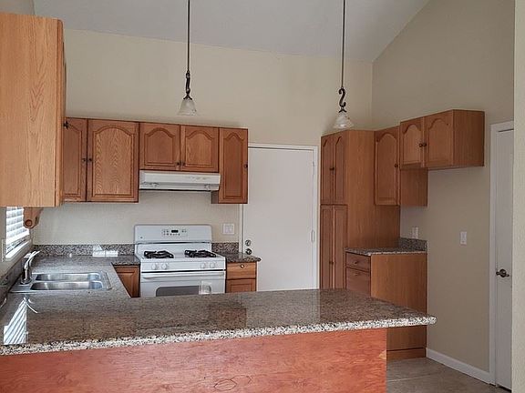5th image of 342 Old River Dr