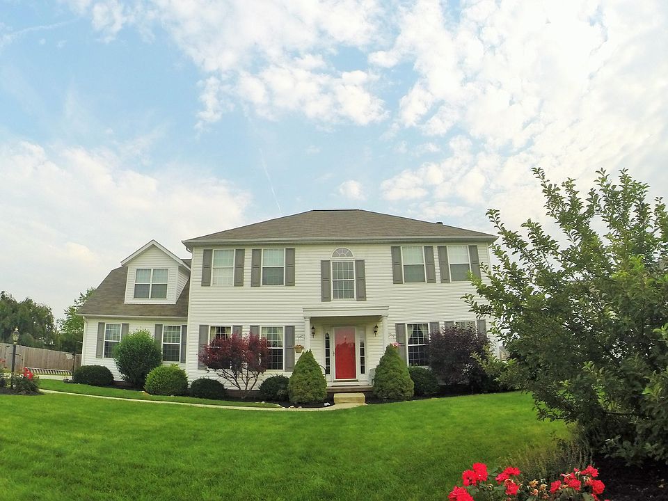 1st image of 104 Penrod Ave SW
