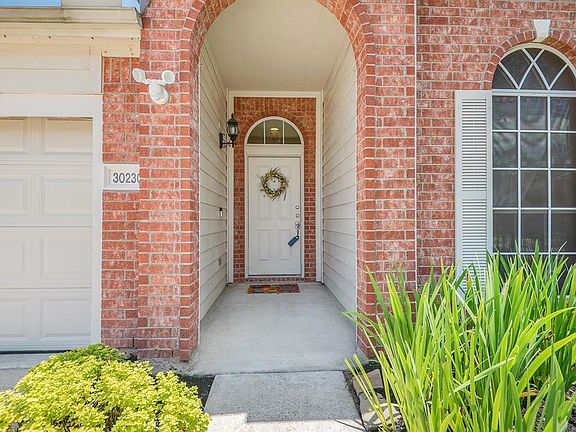 Covered front entry protects guests from inclement weather.