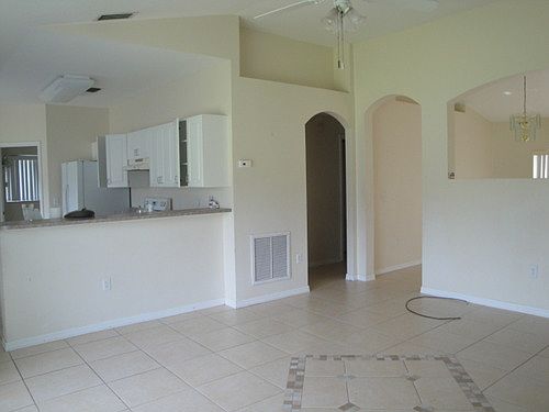 4th image of 1020 Aaron Dr