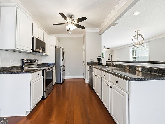 4th image of 153 Drayton Cir