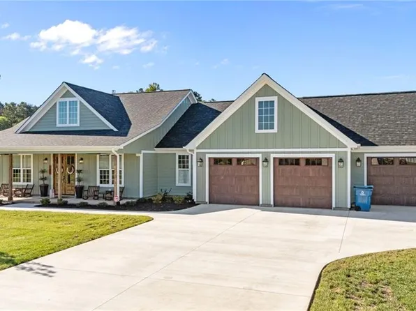 107 Meeting House Ln, Advance, NC 27006