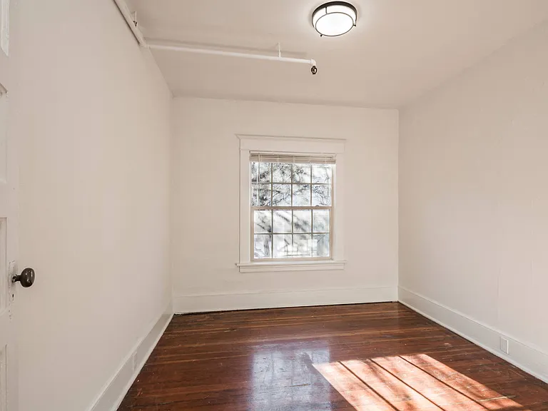 Midtown West Apartments — Photo 3