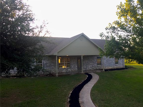 3rd image of 910 County Road 136