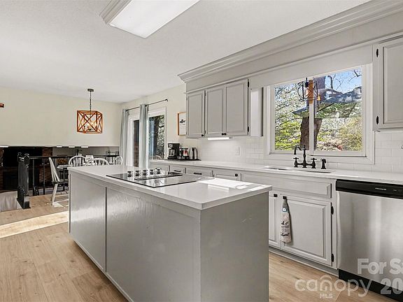 3rd image of 1226 Twin Lakes Rd