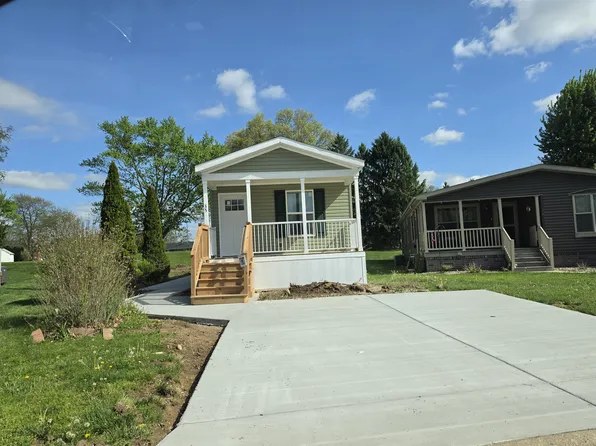 35 C St SW #35, Navarre, OH 44662