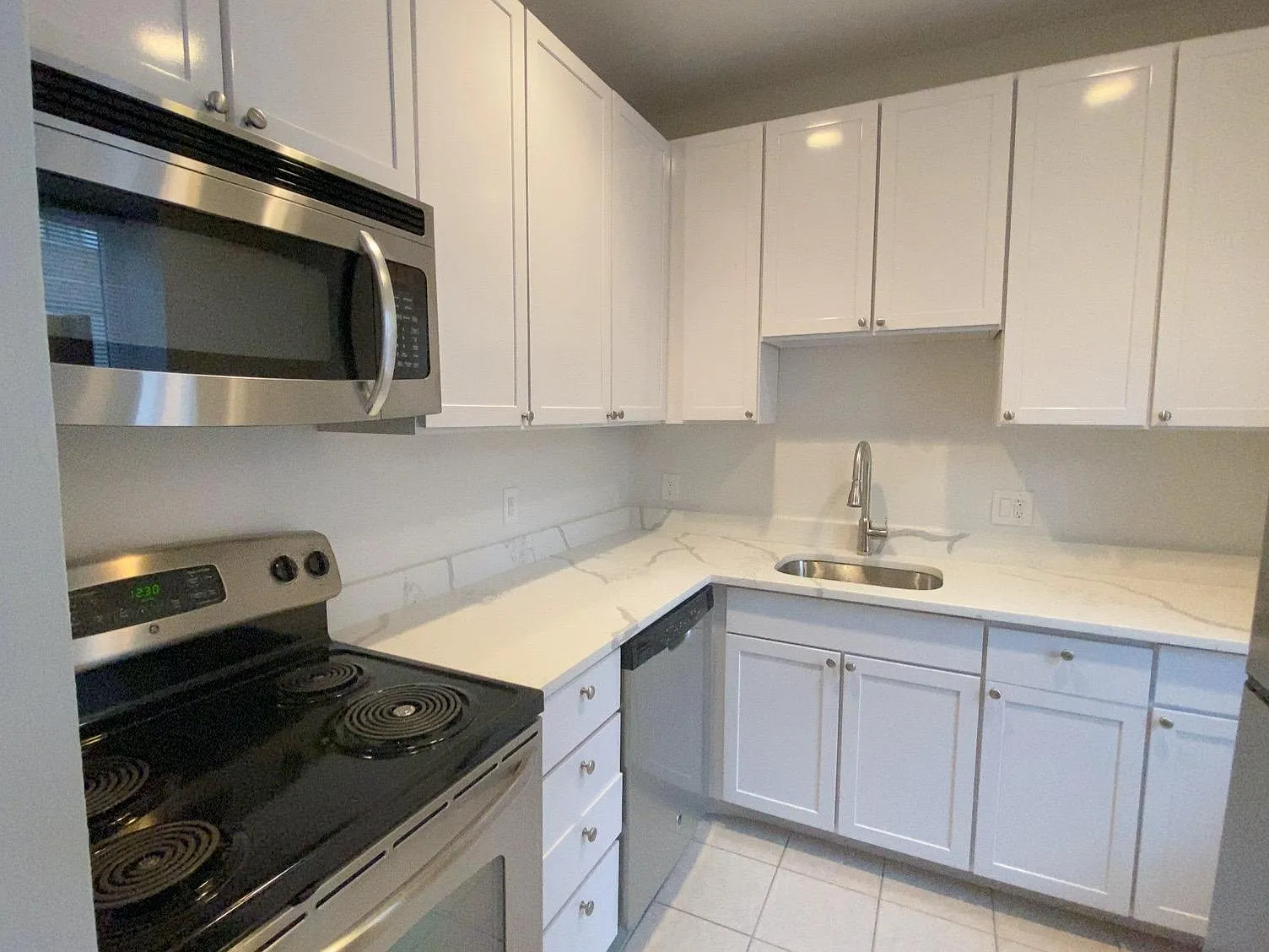 1 bed, 446 sqft, $1,949 — Photo 2