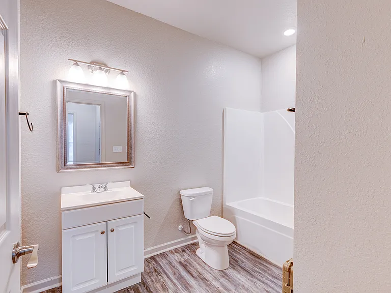 Moultrie New apts-22