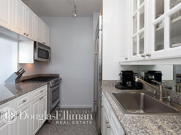 5th image of 111 W 67th St APT 39D