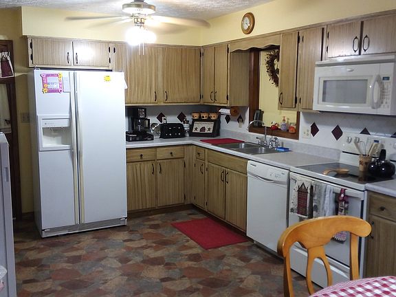 3rd image of 2125 E County Road 330 S